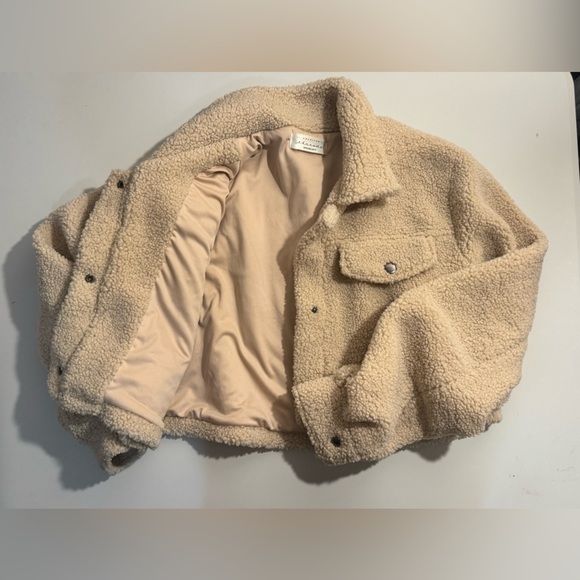 American Threads Beige Sherpa Teddy Cropped Jacket Size Medium/Large - Picture 3 of 5